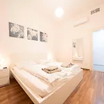 Loft 2br Sleeps 6 דירה *