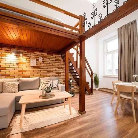 Loft 2br Sleeps 6 בודפשט
