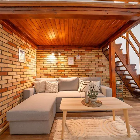 Loft 2br Sleeps 6 דירה *