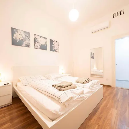 Loft 2br Sleeps 6 Apartment *