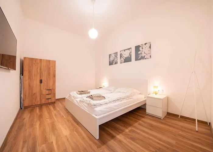 דירה Loft 2br Sleeps 6 בודפשט